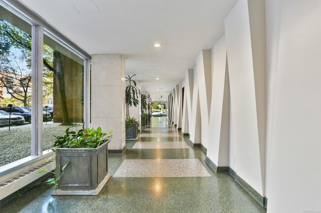Building Photo - 444 Bedford St