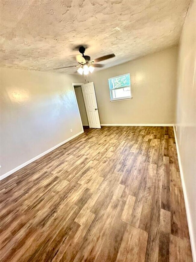 Building Photo - Newly Remodeled 4/2 Home in Atlanta, Texas