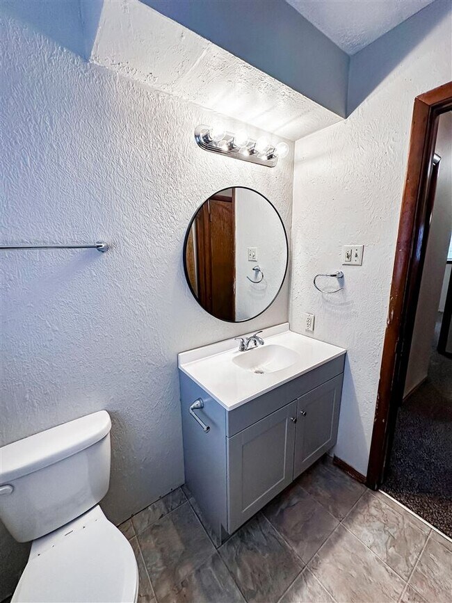 Building Photo - 6910 SW Forest Ave