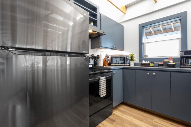 Building Photo - 304 Tide St