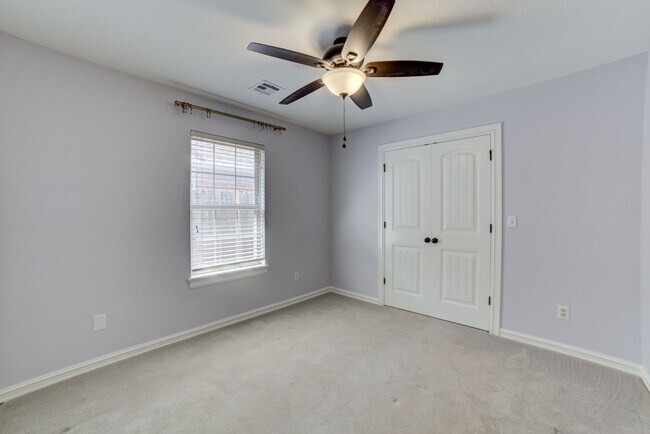 Building Photo - 4 Bed / 3 Bath in Jenks!