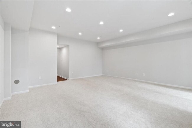 Building Photo - 309 Spring Bank Way