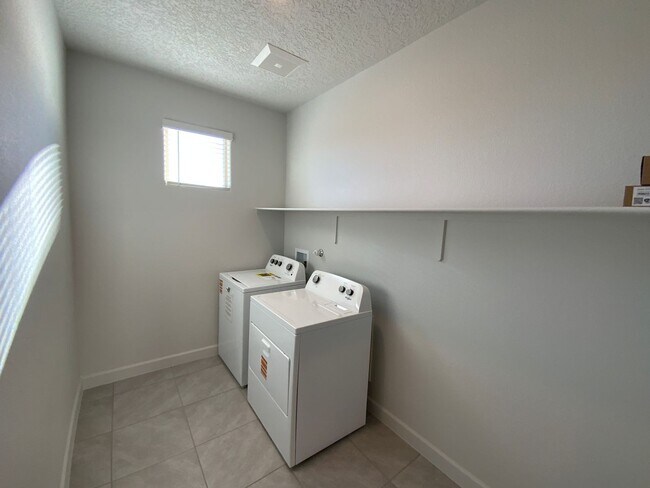 Building Photo - 3 Bedroom Single Story New Build in Lomas Encantadas in Rio Rancho!