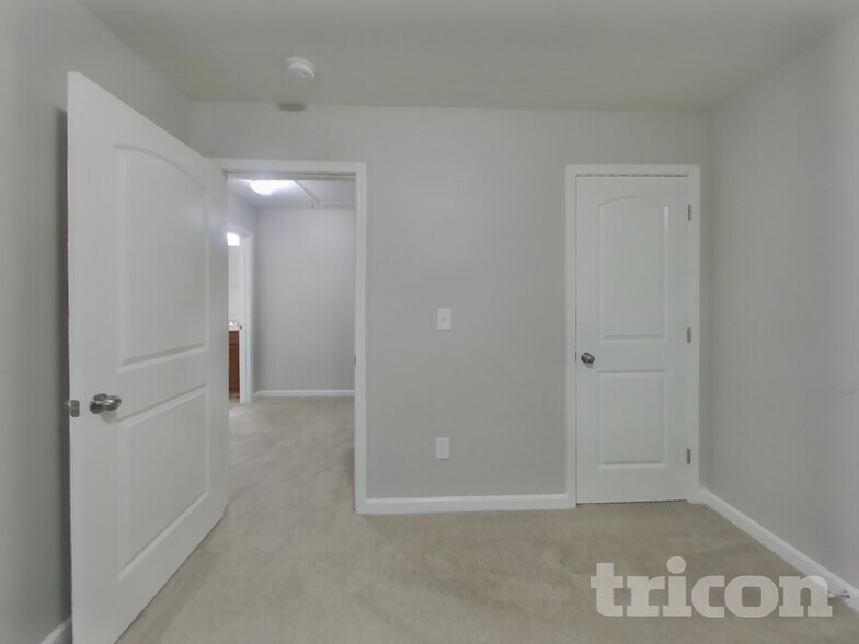 Building Photo - 2037 St Augustine Pl