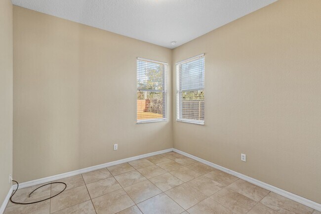 Building Photo - Grand Island Ridge! 3/2 with Split Floorplan and Fenced Backyard