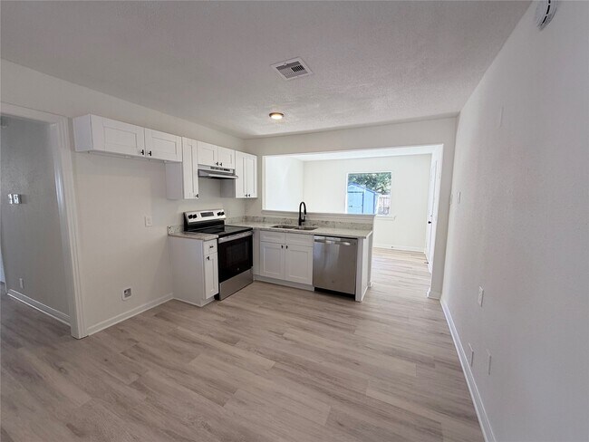 Building Photo - 4601 W 43rd St