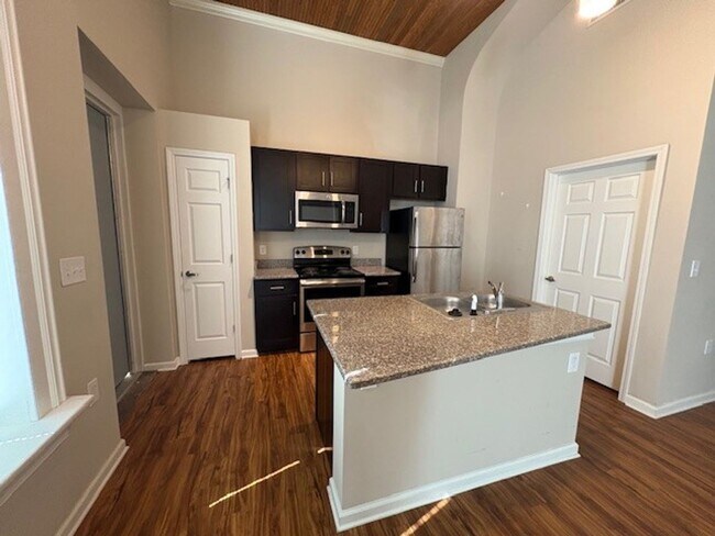 Building Photo - 478 Poplar St