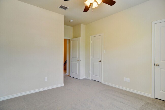 Building Photo - Monticello Townhome