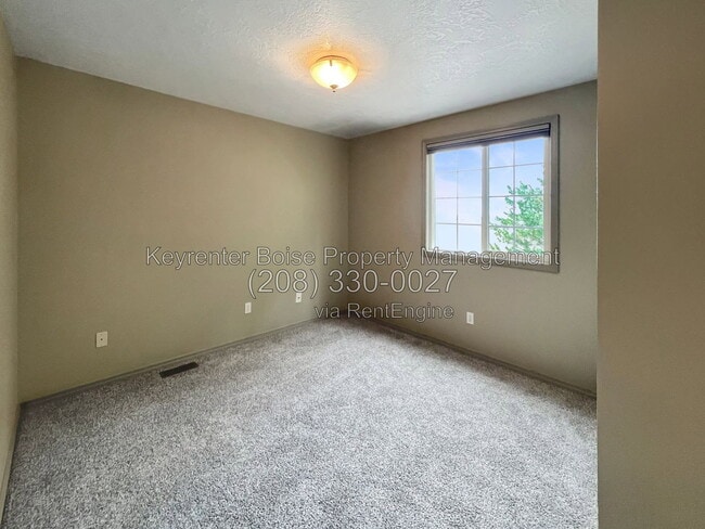 Building Photo - 5000 S Deselm Way