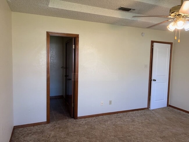Building Photo - 2013 Windward Dr