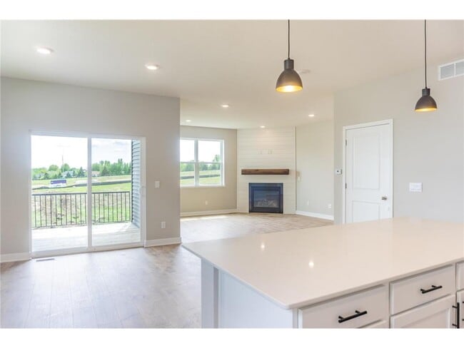Building Photo - 717 Winterberry Ln