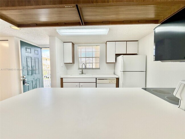 Building Photo - 6331 La Costa Dr