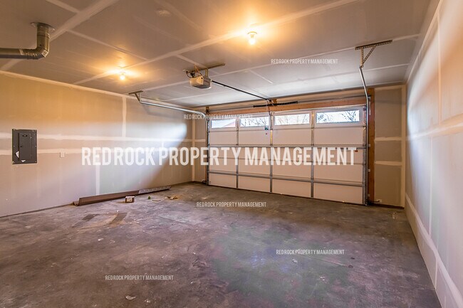 Building Photo - 1110 N Davis Ln