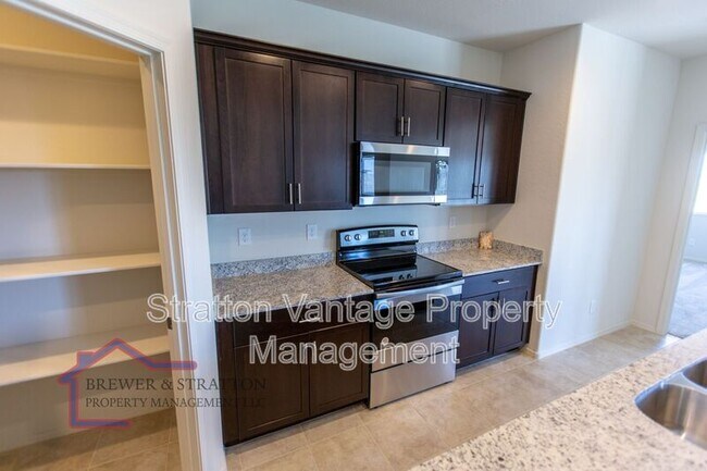 Building Photo - 18473 N Lakeside Dr