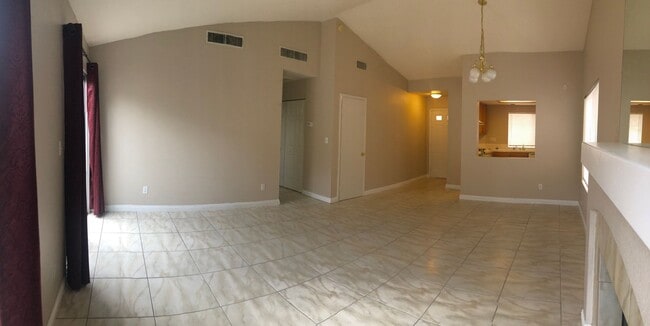 Building Photo - GORGEOUS SINGLE STORY HOME IN NORTH TOWN READY FOR YOU TO RENT !!