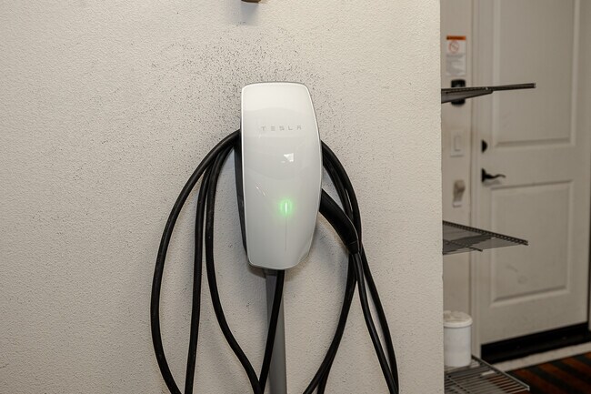 Building Photo - 196 E Main Ave