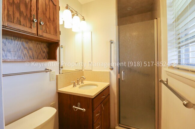 Building Photo - LARGE | 3 Bed | 2 Bath | Midtown Tulsa