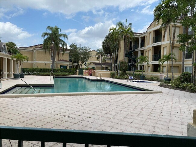 Building Photo - 733 Riverside Dr