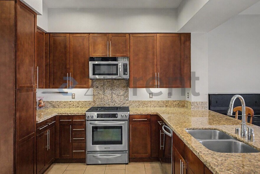 Building Photo - Unit 407