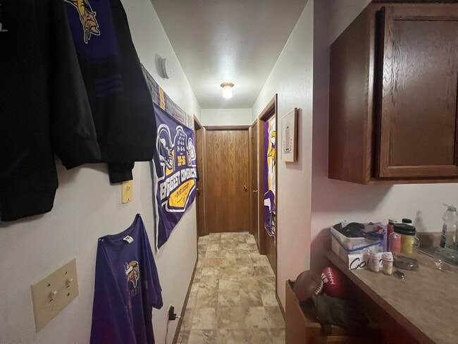 Building Photo - 915 Genrich St