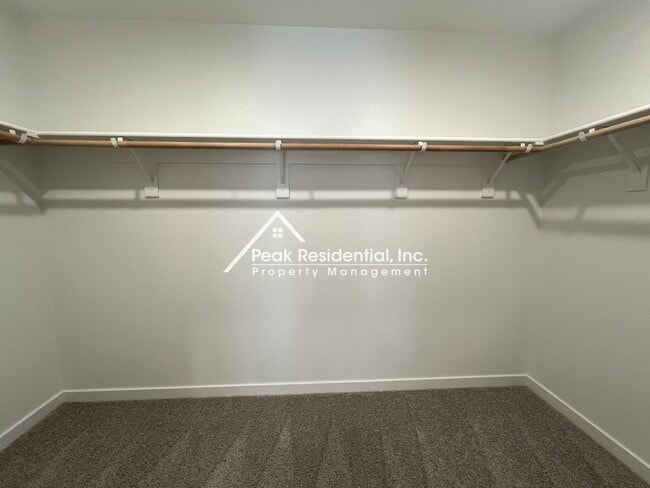Building Photo - Newer Sacramento 4bd/2.5ba Home!