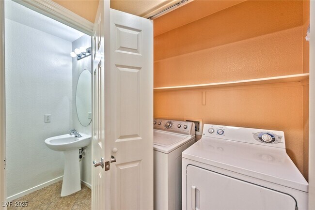 Building Photo - 10439 Zen Ct