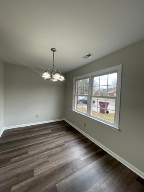 Building Photo - Come visit this cute 3 bedroom 1.5 bath in Chesapeake