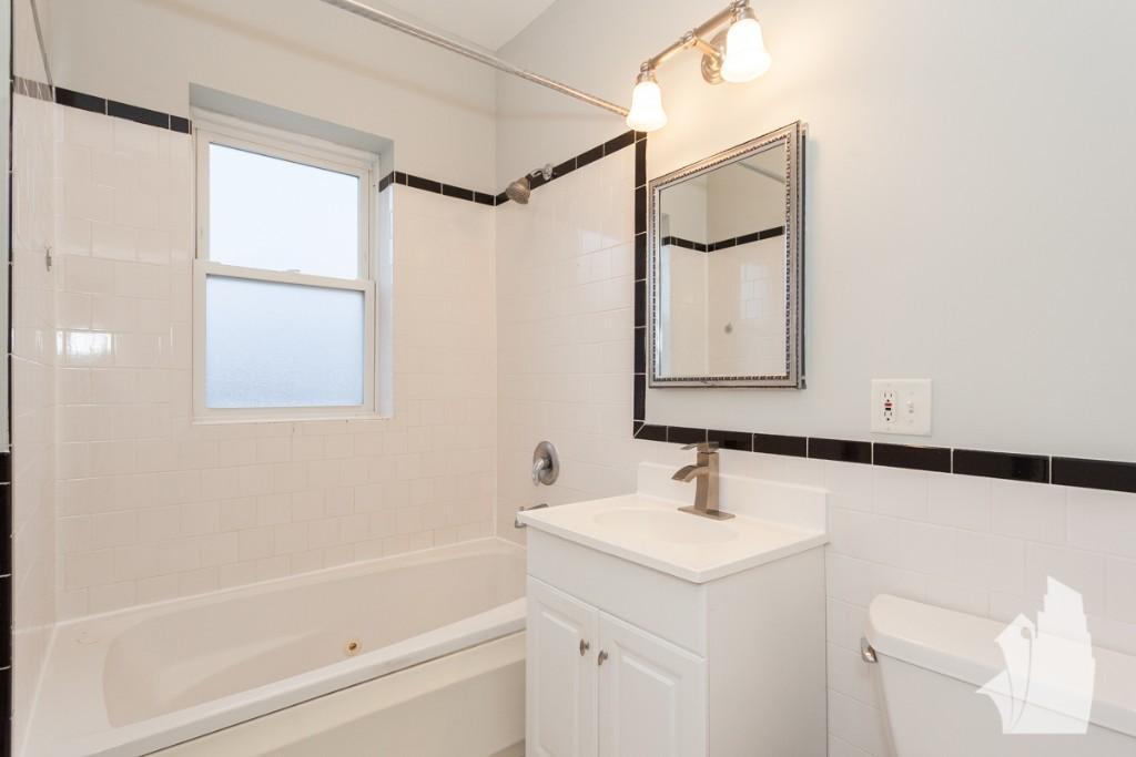 Building Photo - 4810 N Paulina St