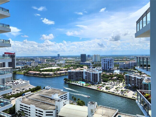 Building Photo - 3535 S Ocean Dr