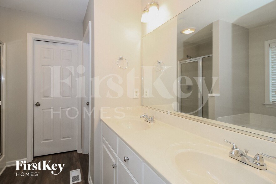 Building Photo - 4141 Meredith Woods Ln