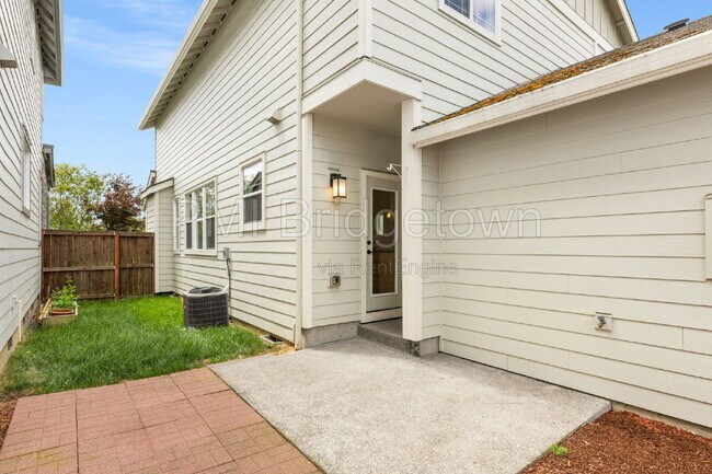 Building Photo - 14780 NW Hydrangea Ct