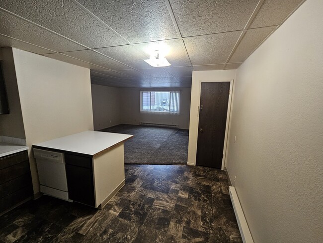 kitchen looking into living - 2830 N Julia St