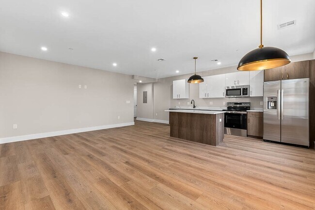 Building Photo - 22 Everett St