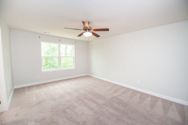 Building Photo - 3BR/2.5BA Modern Townhome on Spartanburg’s...