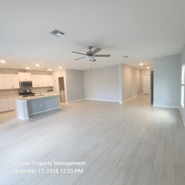 Building Photo - 2546 Leonia Ln