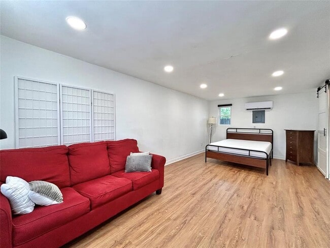 Building Photo - 2309 Devonshire Dr