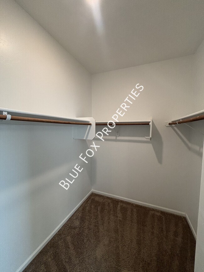 Building Photo - 7095 W Jadewood Ln