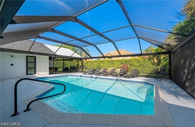 Building Photo - 2307 Queens Way