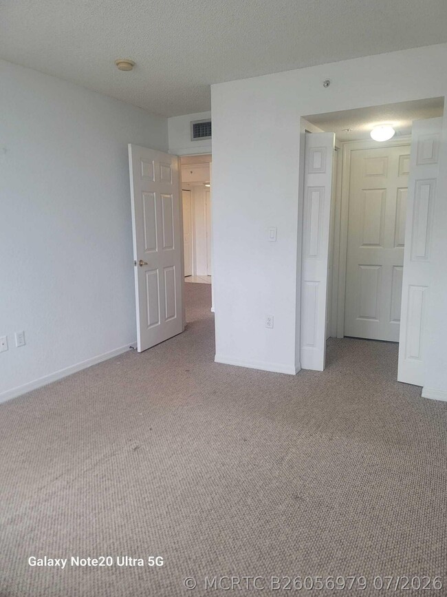 Building Photo - 1801 N Flagler Dr