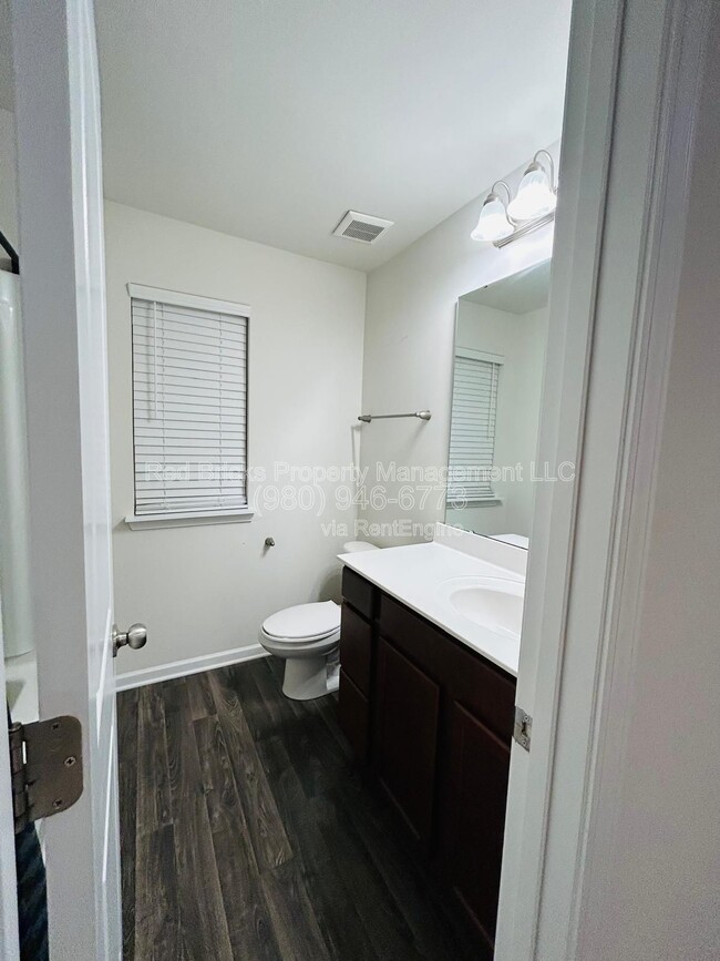 Building Photo - 9315 Grand Valley Dr