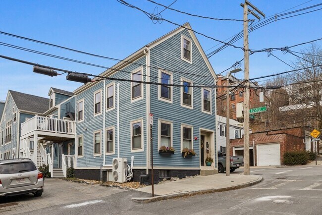 Building Photo - 38 Mead St