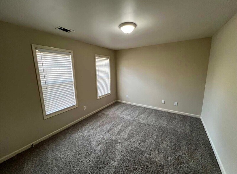 Building Photo - 3111 Scenic Brook Dr SW