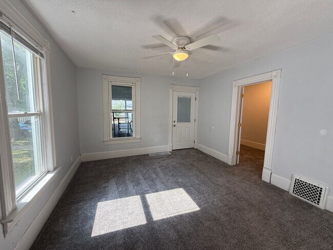 Building Photo - Spacious & Homey 3-Bedroom with Bonus Room