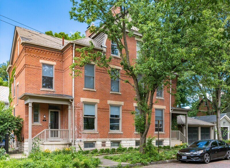 Primary Photo - 36 E Kossuth St