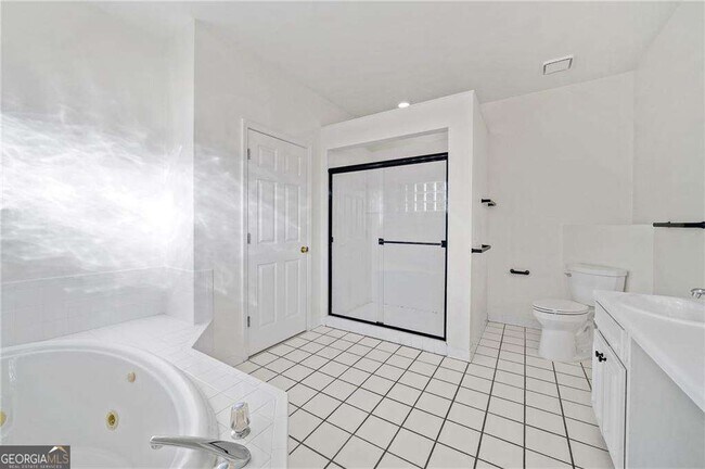 Building Photo - 1086 Pine Grove Ave NE