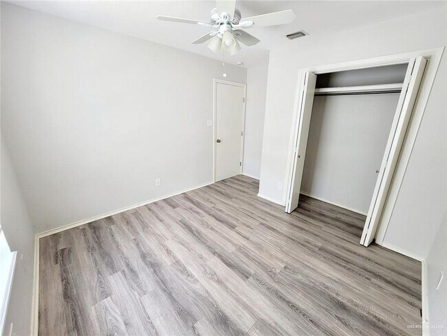 Building Photo - 417 E Ulex Ave