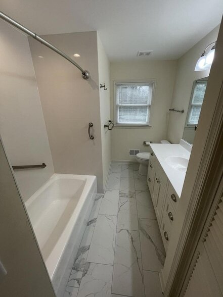 Building Photo - 717 Glen Eden Dr