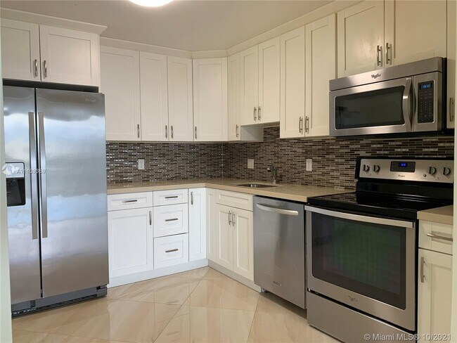 Building Photo - 13499 Biscayne Blvd