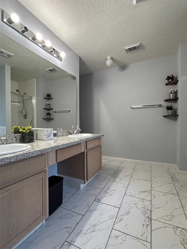 Building Photo - 23126 S Waterlake