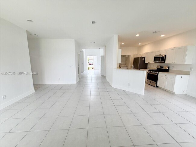 Building Photo - 6744 SW 195th Ave